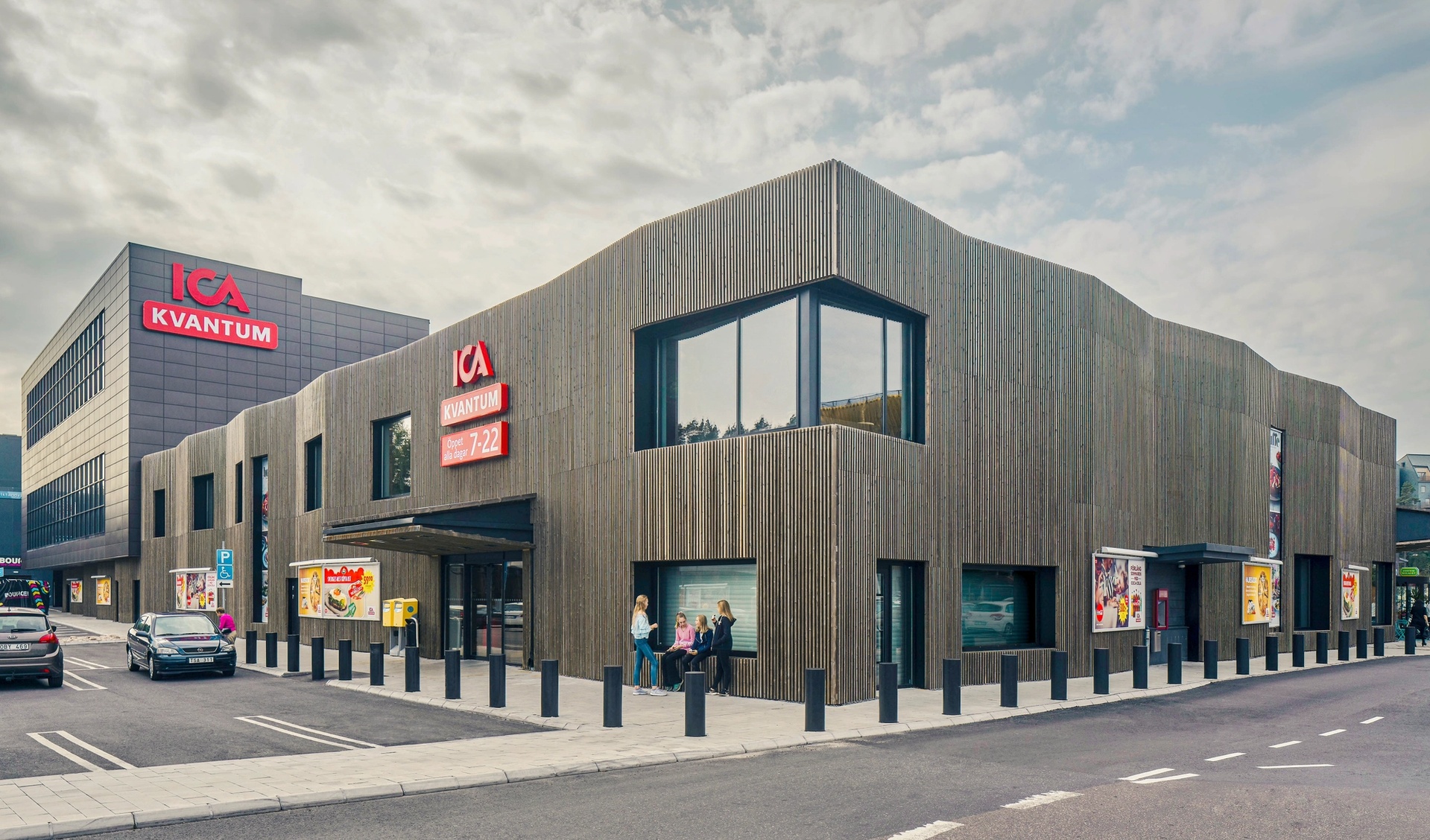 Fasad med träpanel, Ica Kvantum i Kodakhuset, Nya Hovås. Ritat av Krook & Tjäder