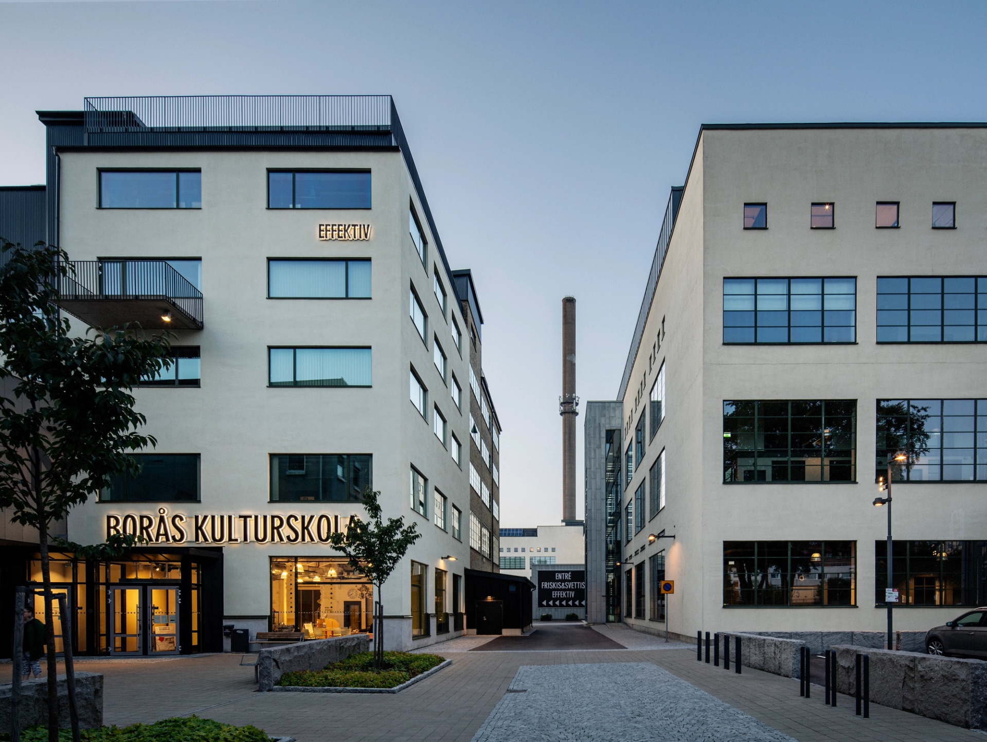 Exteriör bild vid entré till Borås Kulturskola i Simonsland