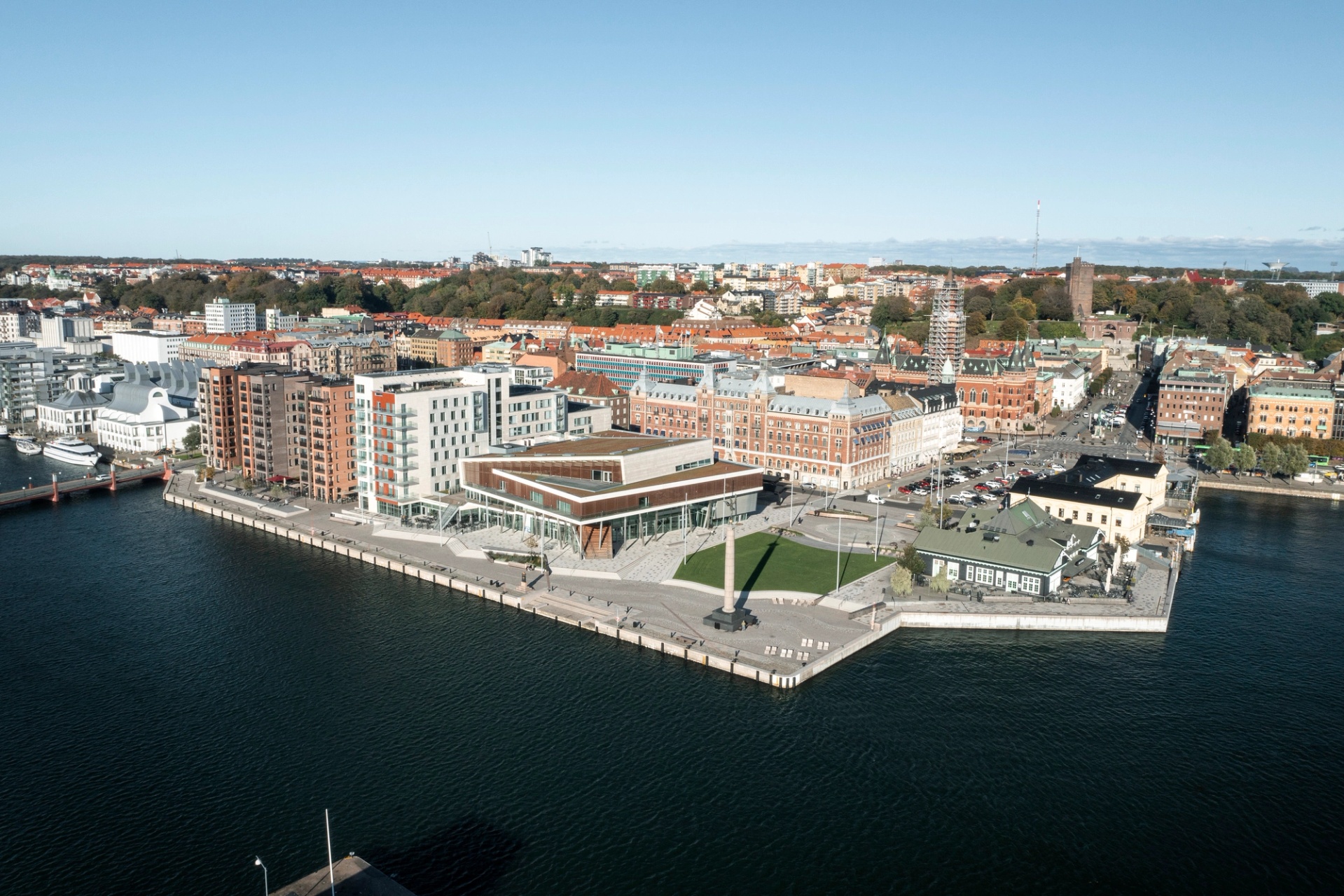 Ångfärjeparken översiktsbild från havet
