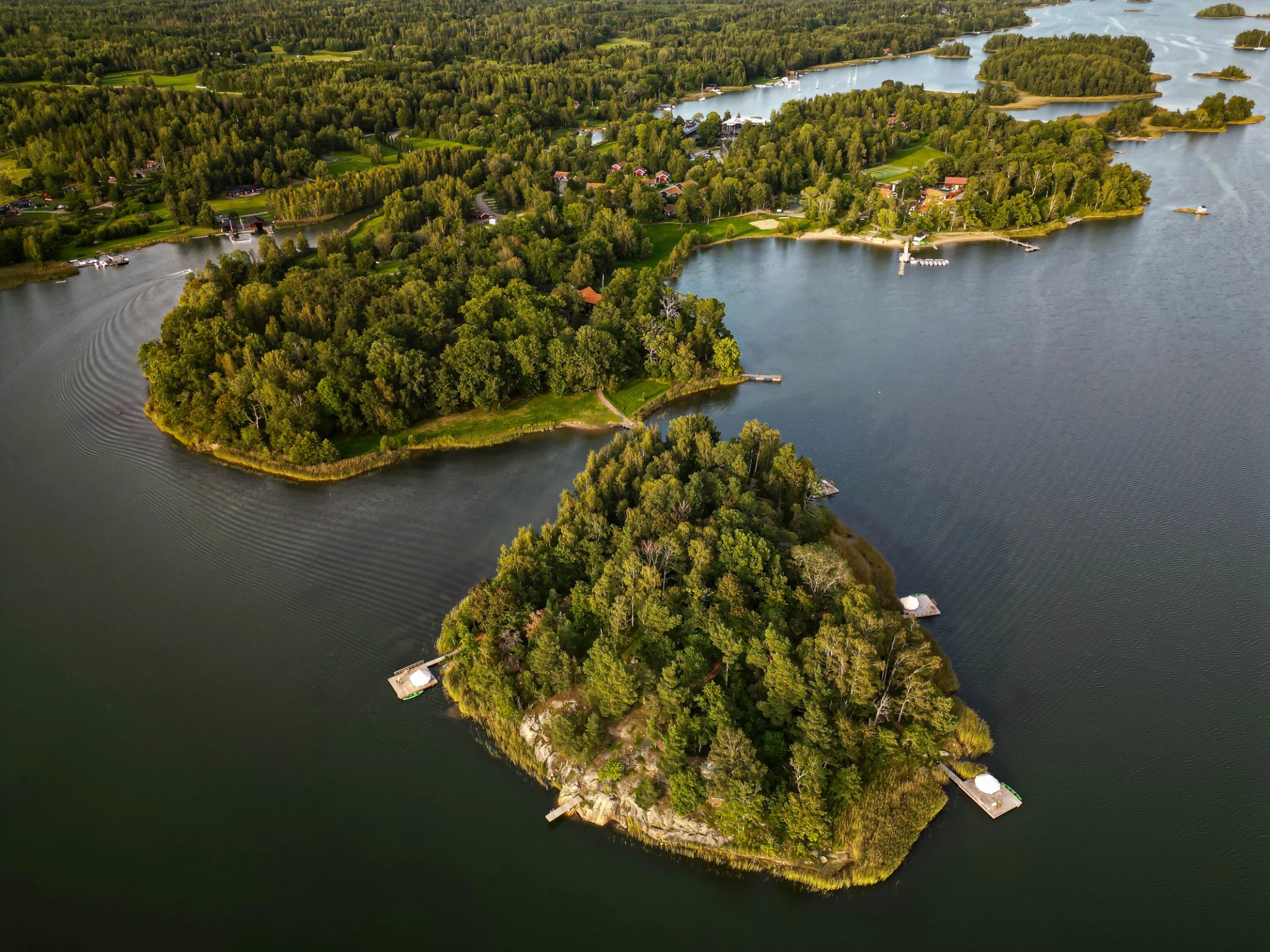 Marholmen drönarbild över ön