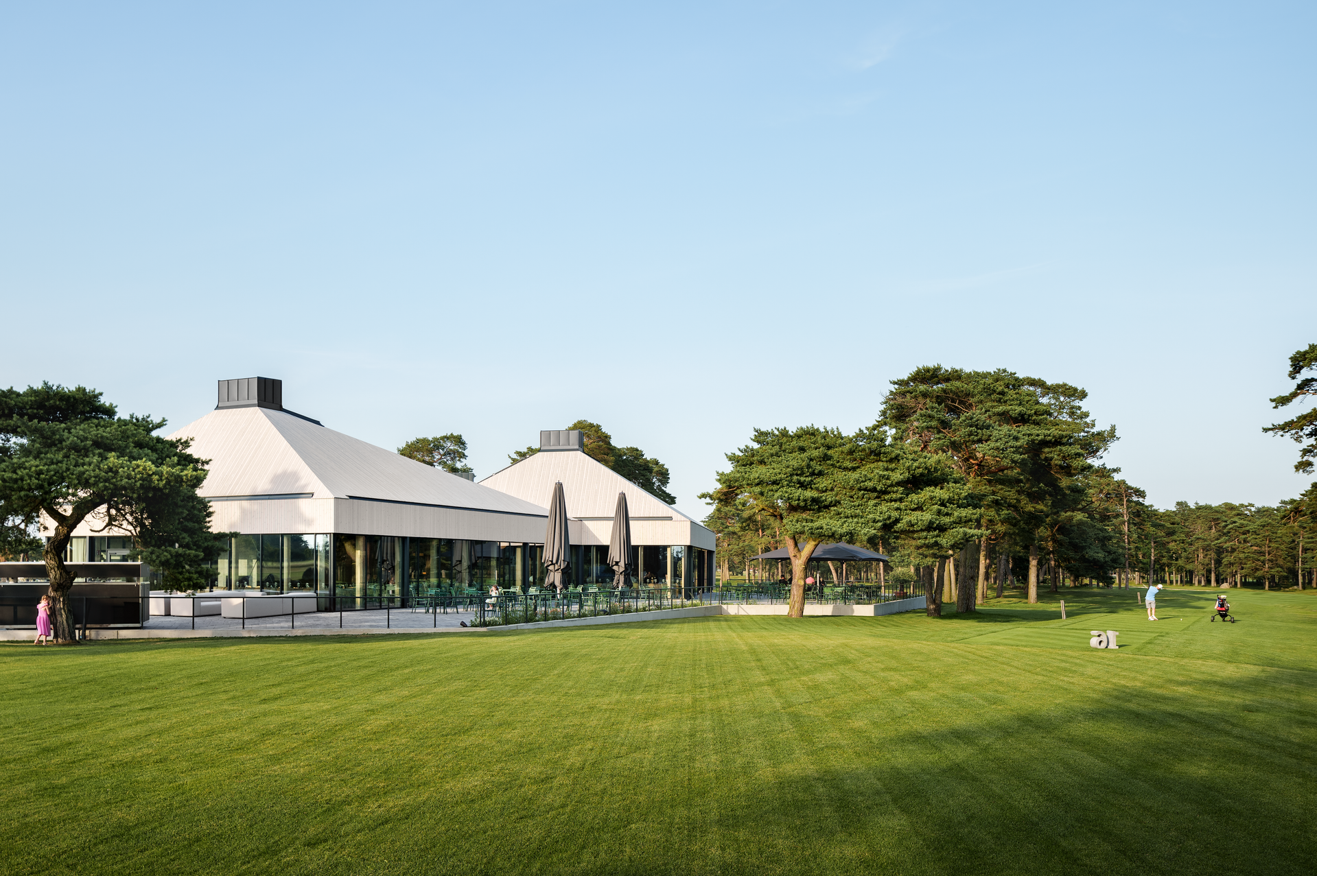 Kristianstad Golfklubb & Destination klubbhus, exteriör mot golfbana