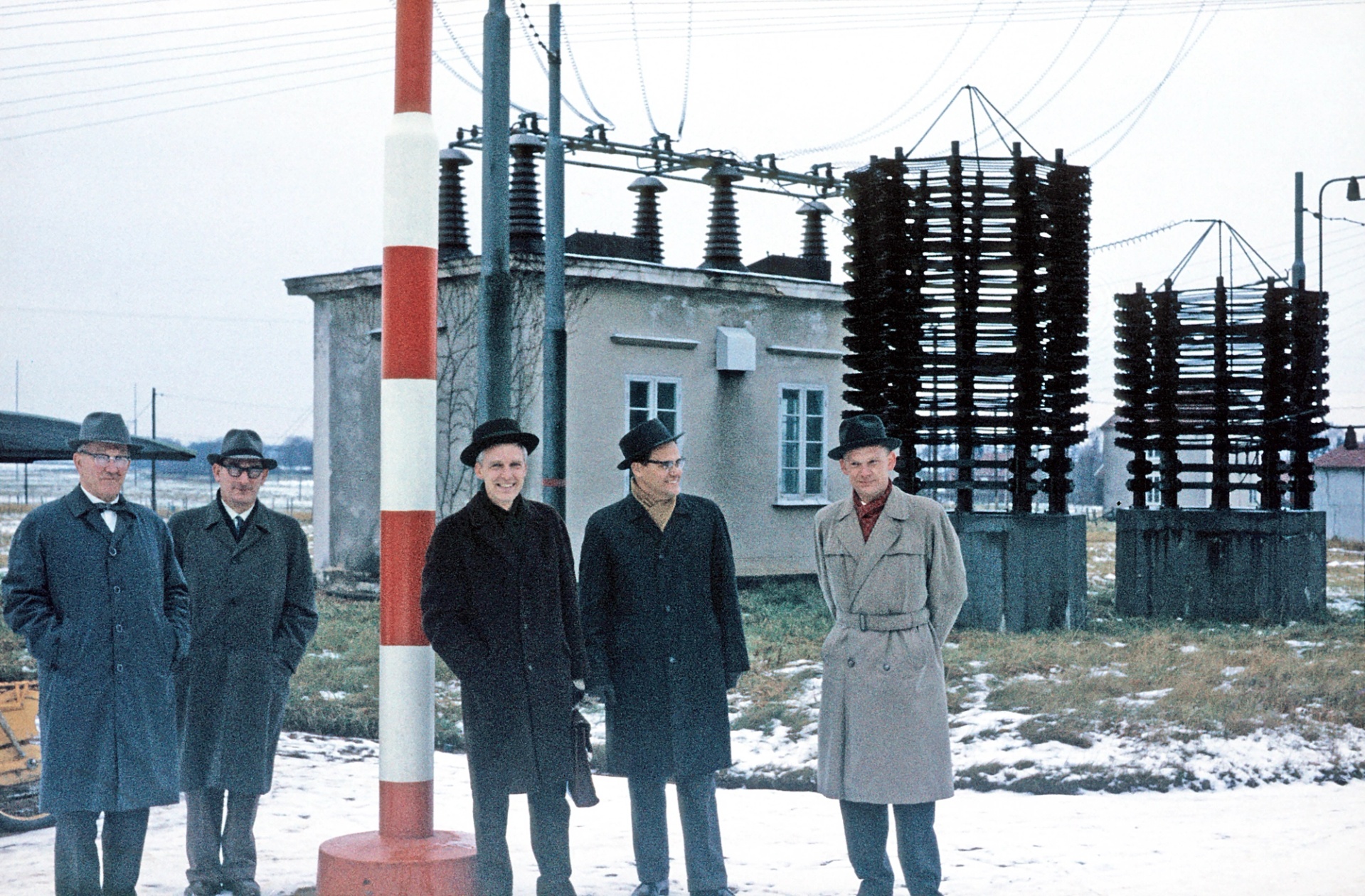 Grimeton, foto framför snösmältningsbyggnaden 1960-tal