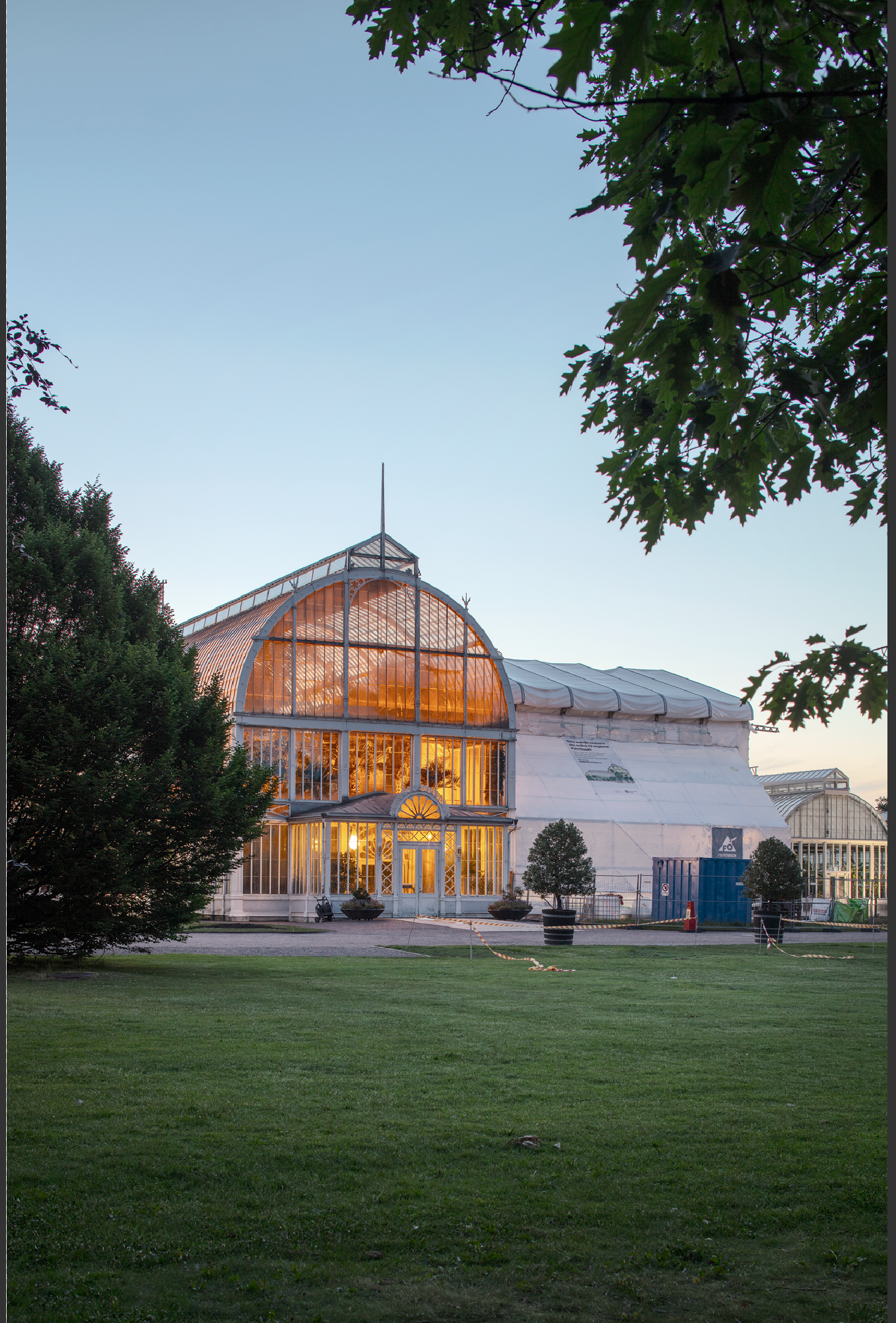 Palmhuset Göteborg, upplyst entré