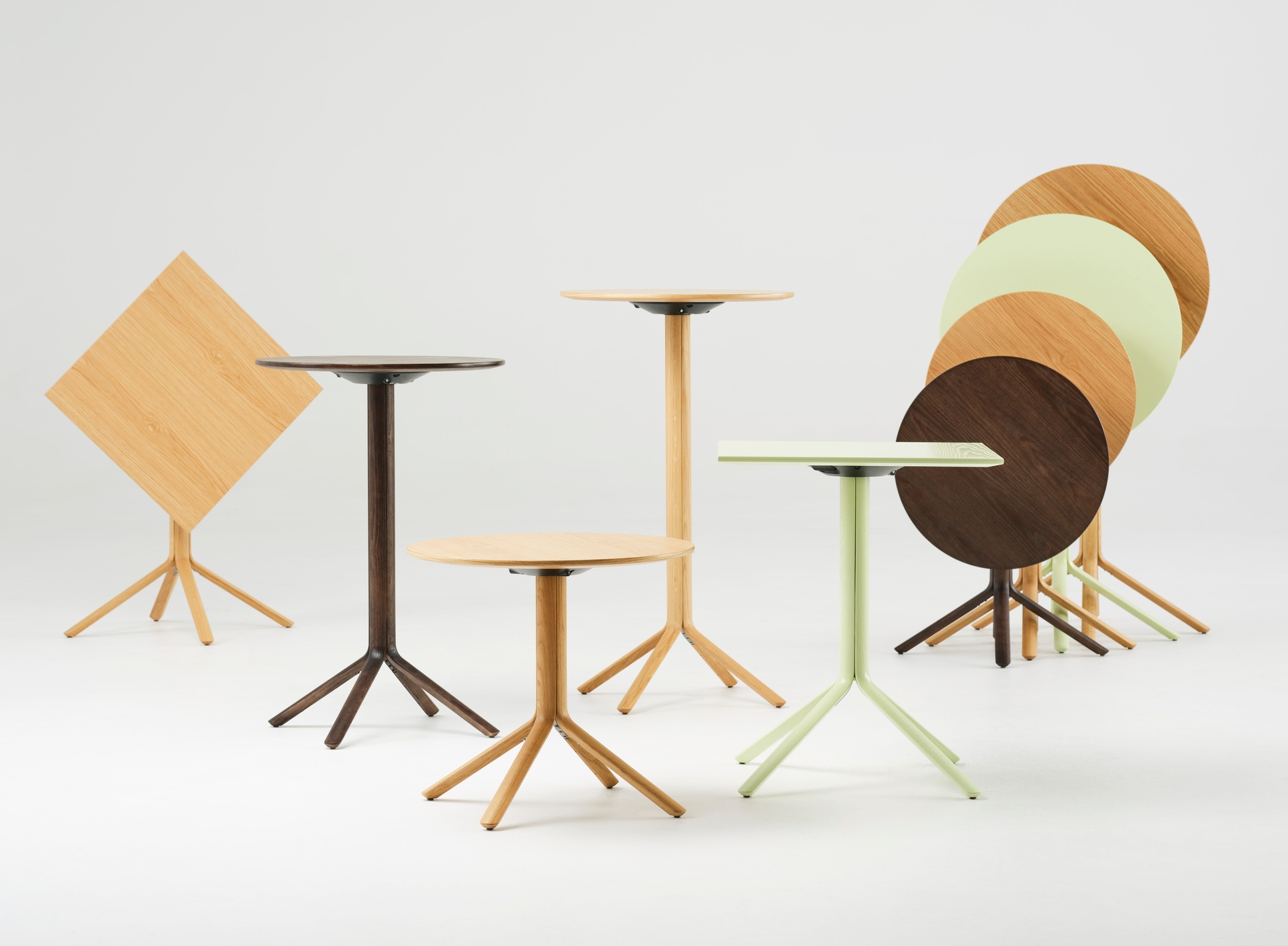 Pelarbordet Peel - uppfällt och nedfällt