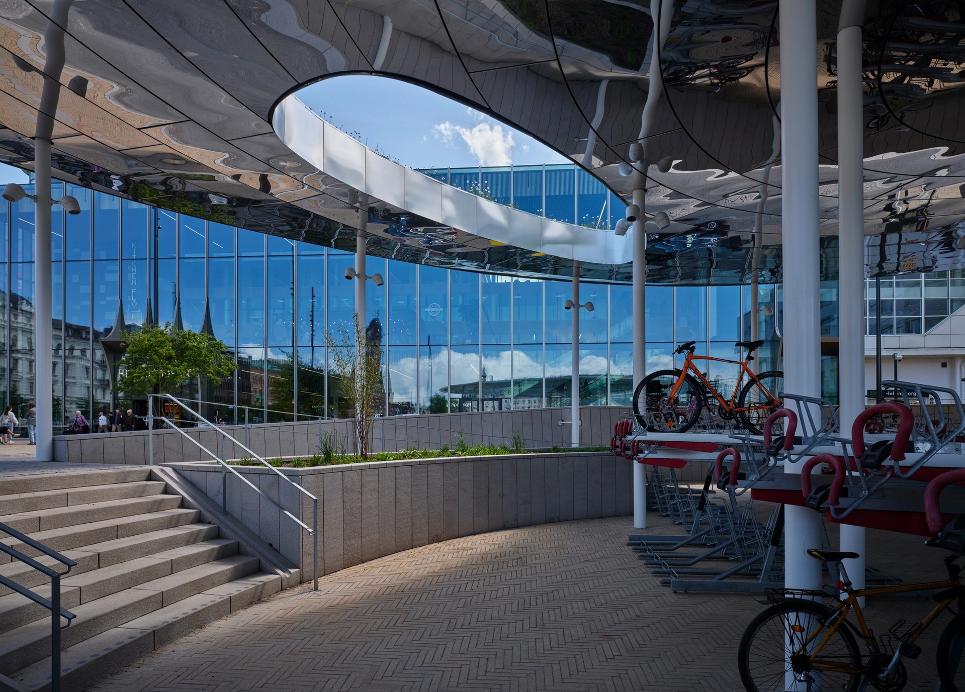 Cykelparkeringen på Kungstorget vy från insida