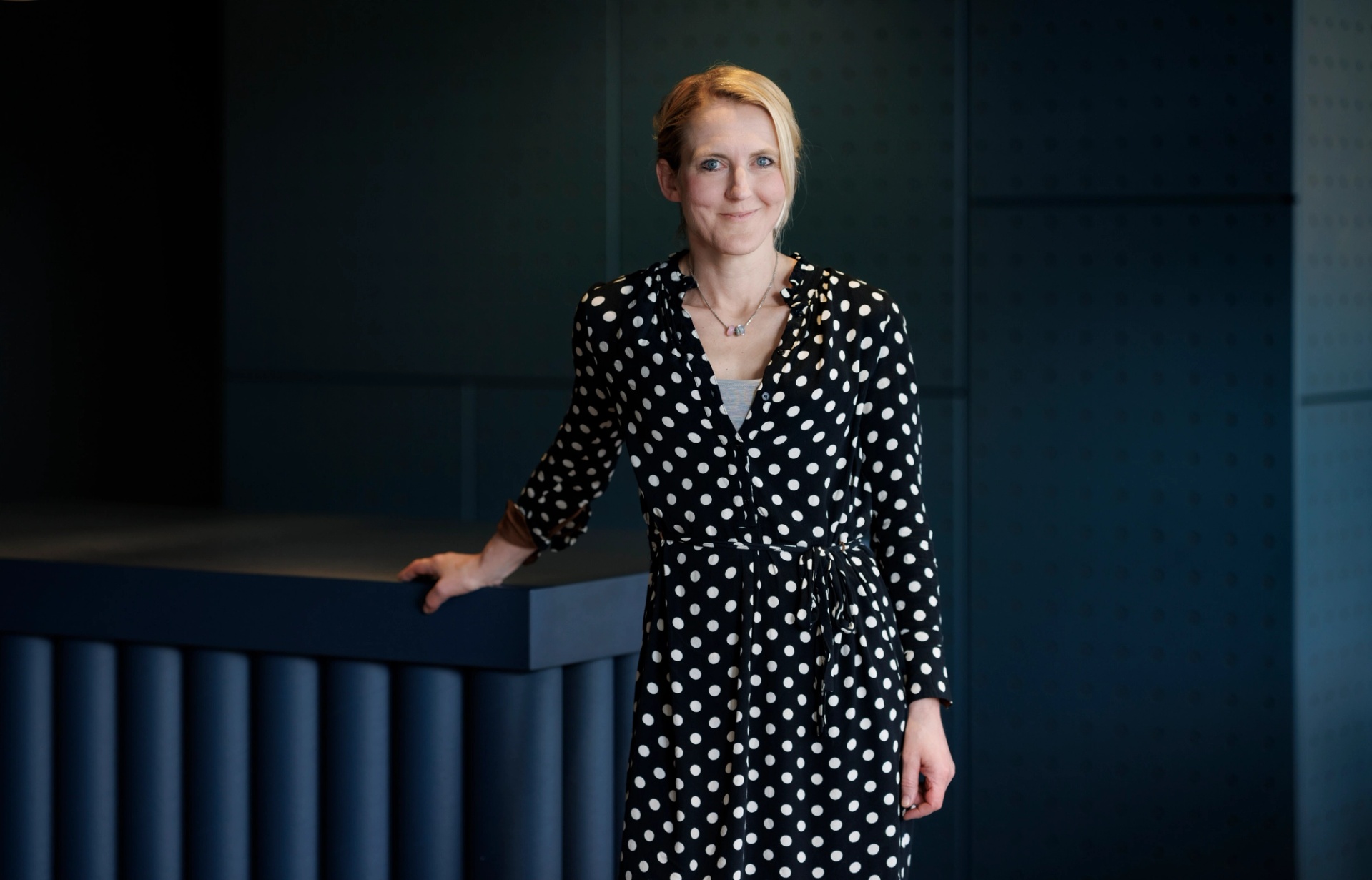 Pressbild på Karolina Halldin, arkitekt och landskapsarkitekt på Krook & Tjäder.