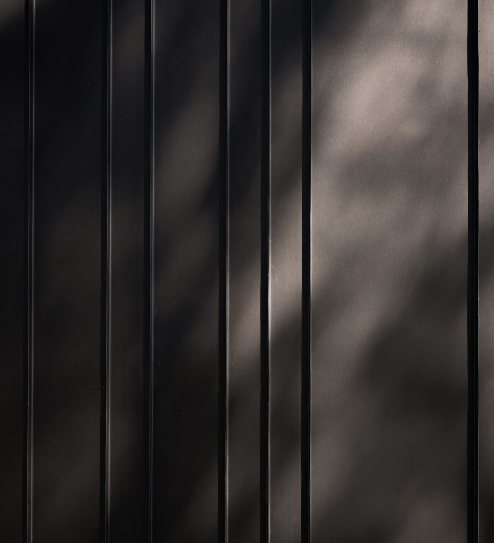 Fasaddetalj, svartoxiderad zinkplåt