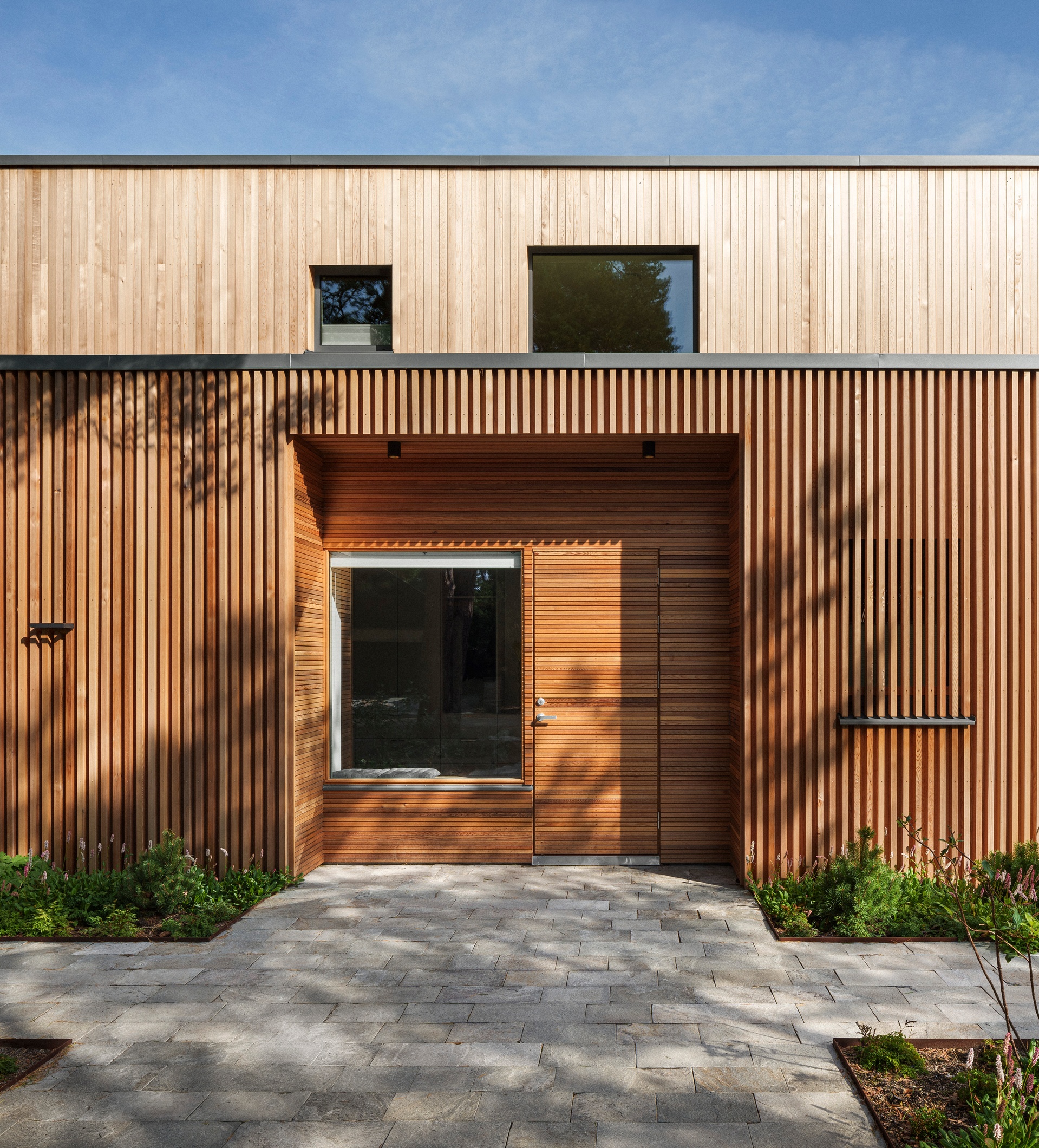 Villa J2 entré med cederträpanel