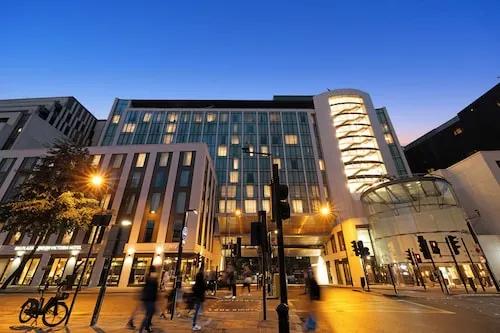 Hotels near embassies & city centres