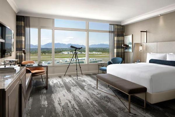 Airport and stopover hotels