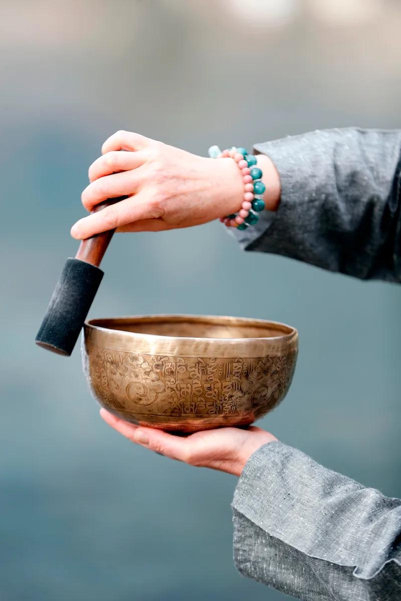 Comment méditer avec un bol tibétain ?