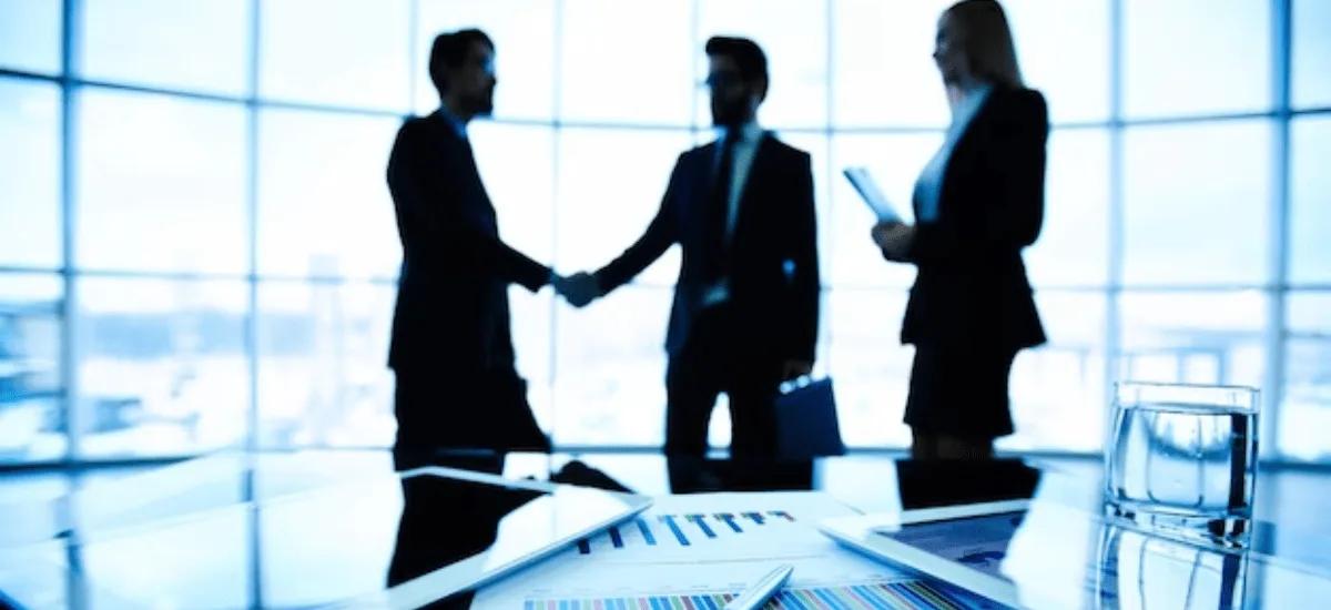 Techniques de négociation commerciale : étapes clés et stratégies gagnantes