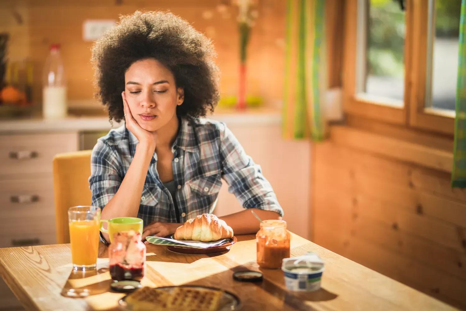 Manger à cause du stress : Ce qu’il faut savoir et comment l’arrêter