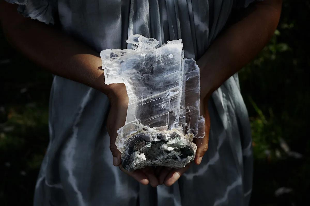 Sélénite : La pierre de la sérénité et de la connexion spirituelle