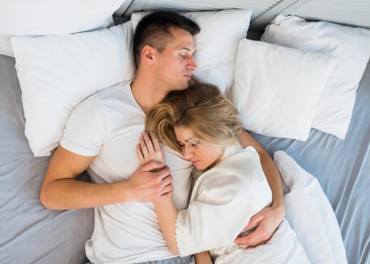 Quelles sont les meilleures positions de sommeil pour un couple ?