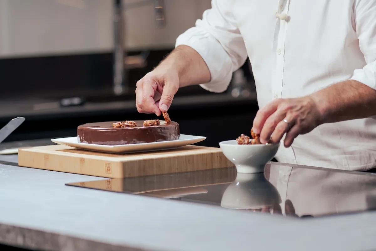 Comment réaliser le gâteau au chocolat de Pierre Hermé?