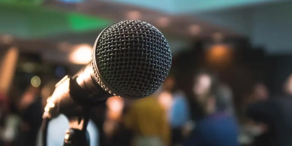 Livrer un Bon discours - Au moment de commencer votre discours, sachez où regarder