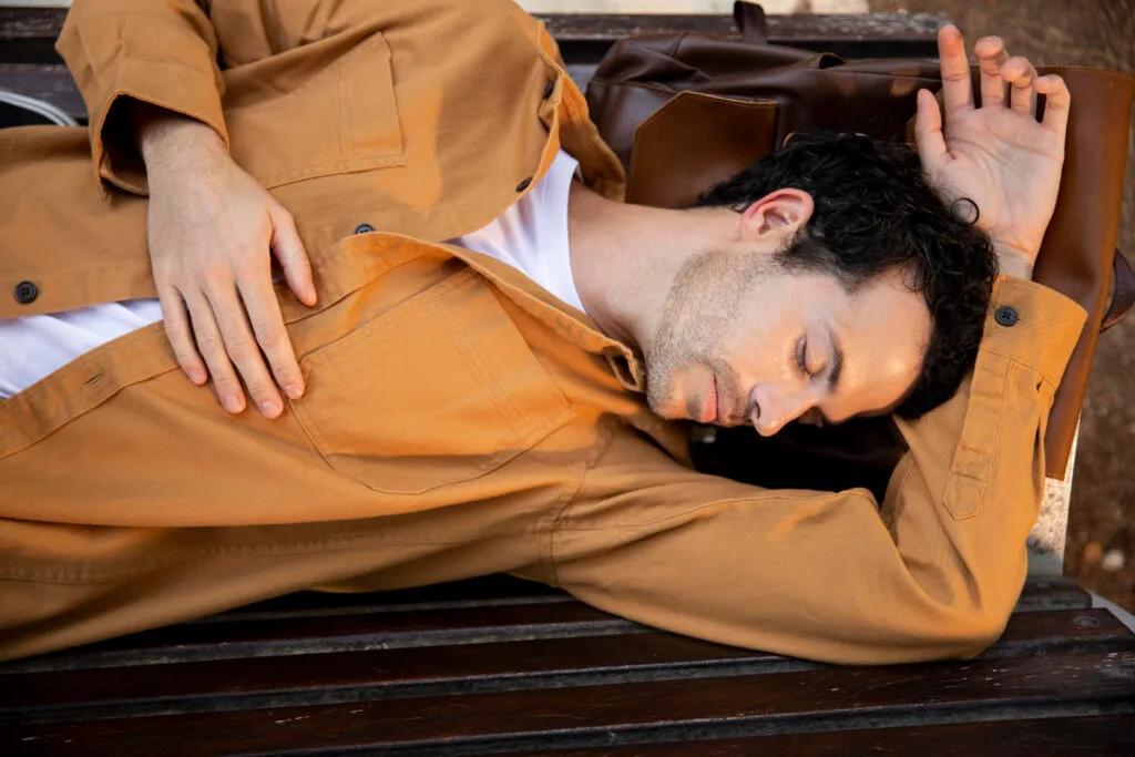 Sieste dans un parc