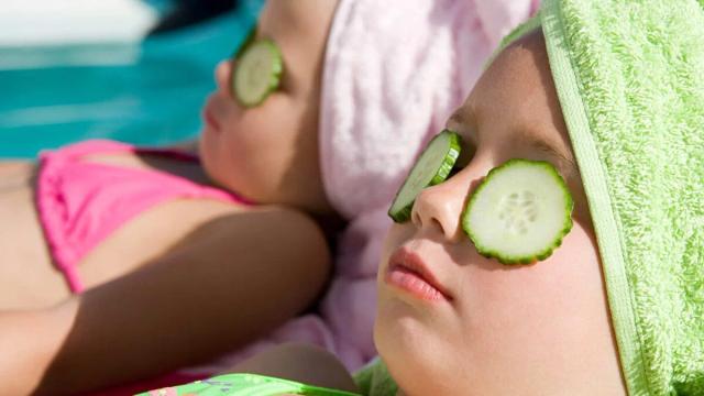Les parents qui font tout pour leur enfant : Pourquoi il est temps de reconsidérer la question