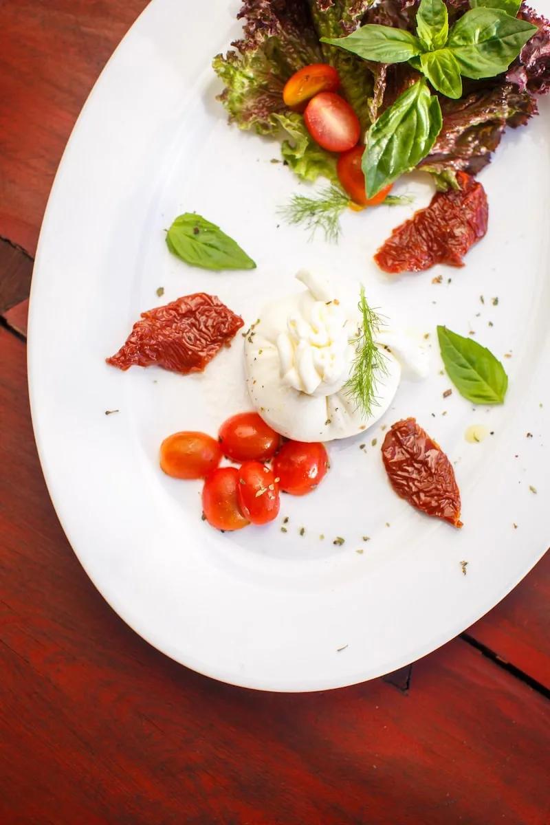 Qu’est ce que la burrata ? Recette facile de burrata à faire chez soi