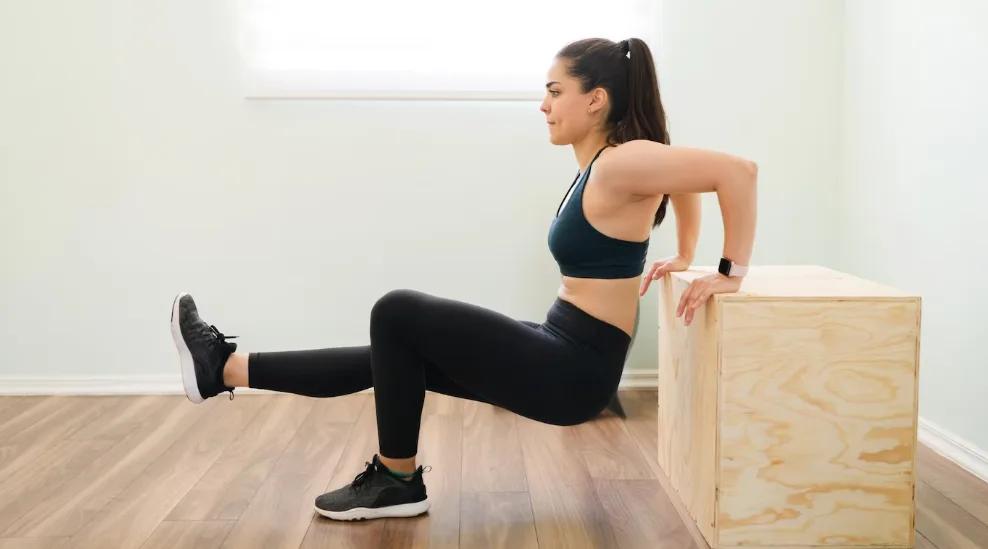 Comment faire correctement des extensions triceps au-dessus de la tête