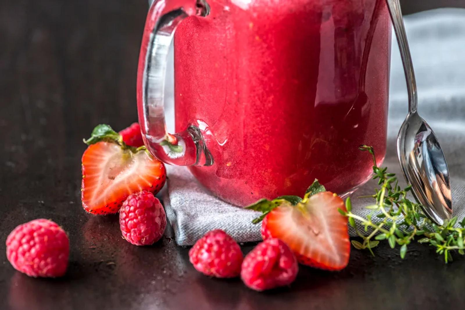 Smoothies aux fruits rouges : Bienfaits et recettes délicieuses