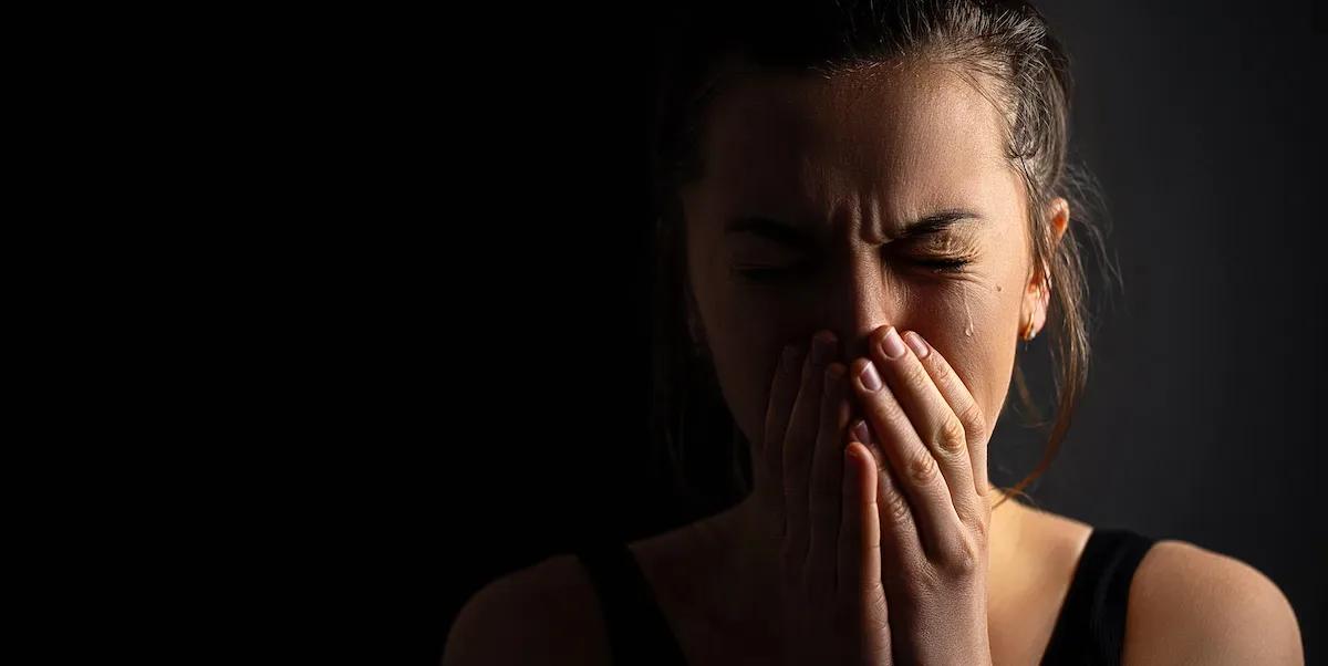 Crises de pleurs : que faire lorsqu’on pleure de façon incontrôlable ?