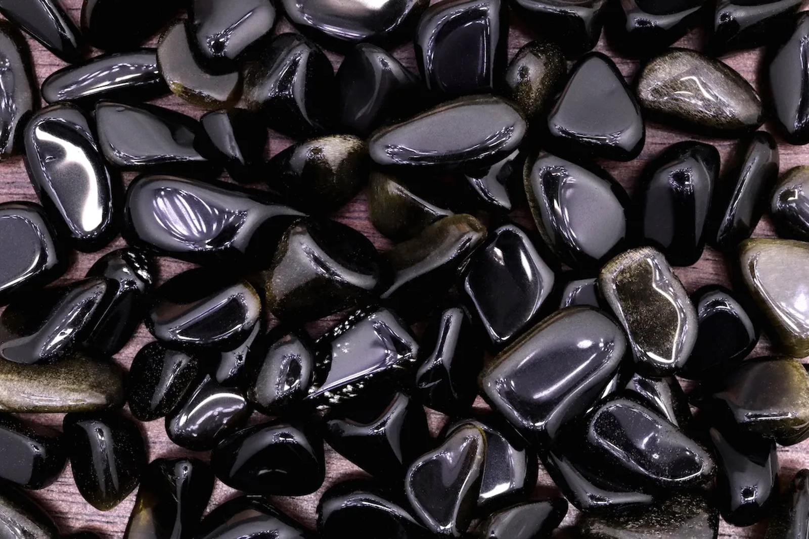 L’Obsidienne noire: vertus, protection et utilisations en lithothérapie