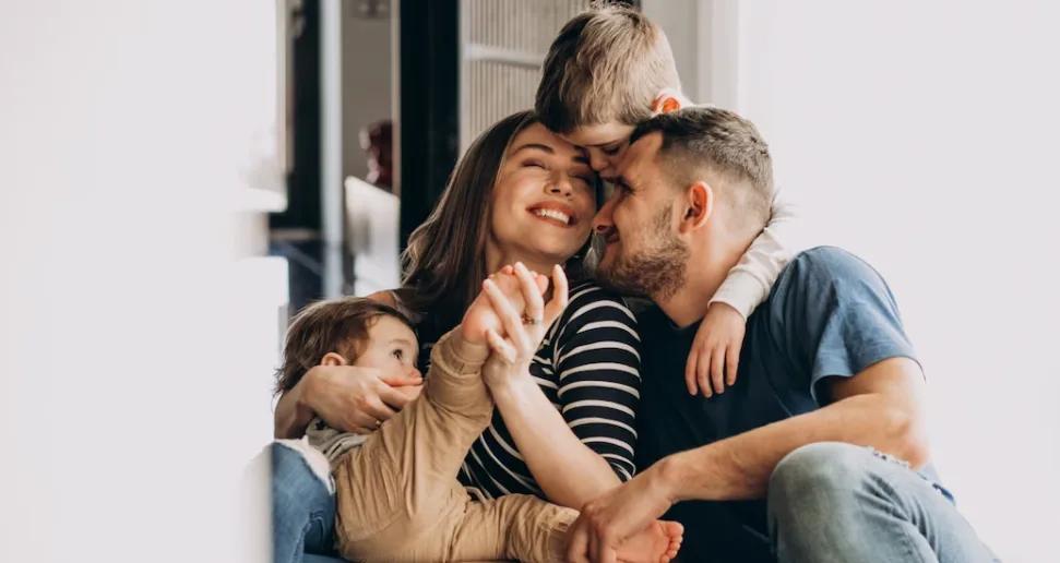 Les 8 étapes du développement psychosocial d’Erikson expliquées aux parents