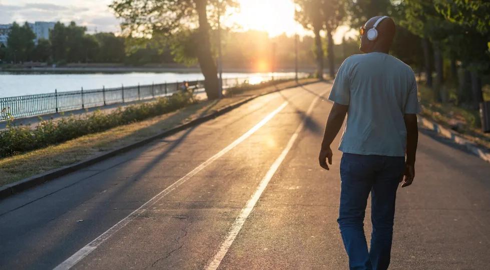 Allier exercice et méditation : les bienfaits de la marche méditative