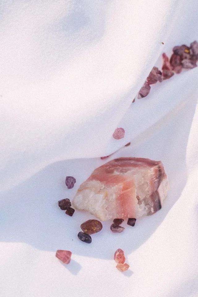 Quartz Rose : Une pierre d’amour et de douceur pour votre bien-être