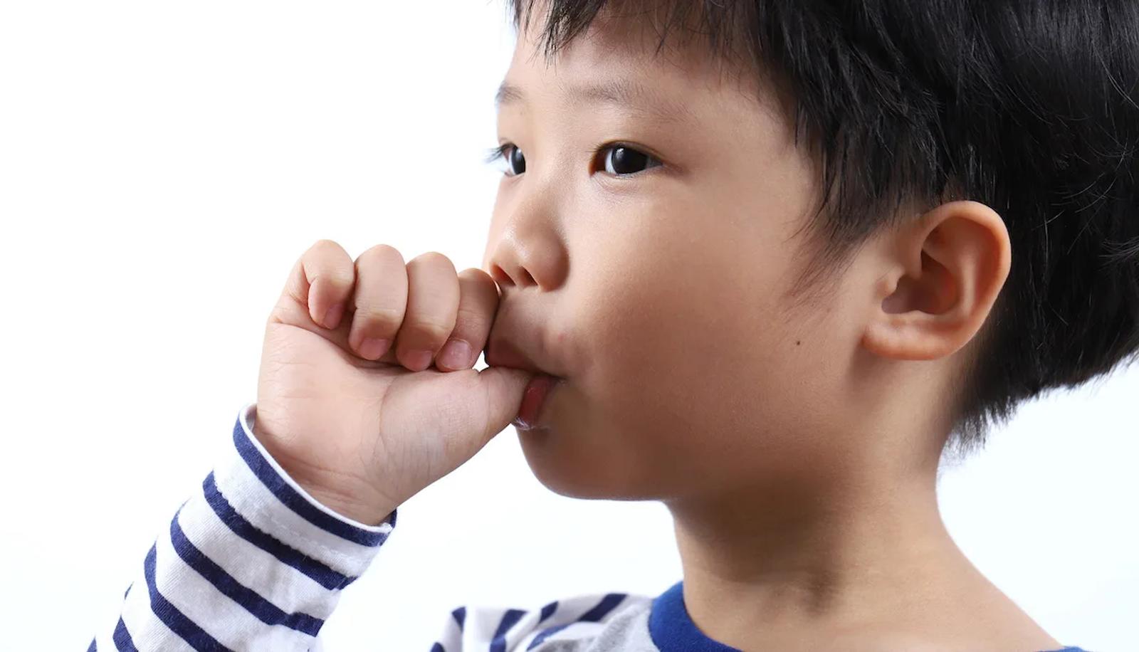 Comment aider votre enfant à se débarrasser de l’habitude de sucer son pouce ?