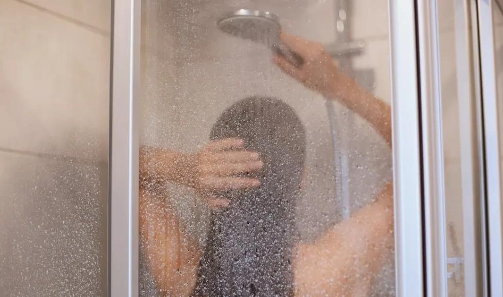 Douche froide pour l’anxiété : Est-ce que ça aide ?