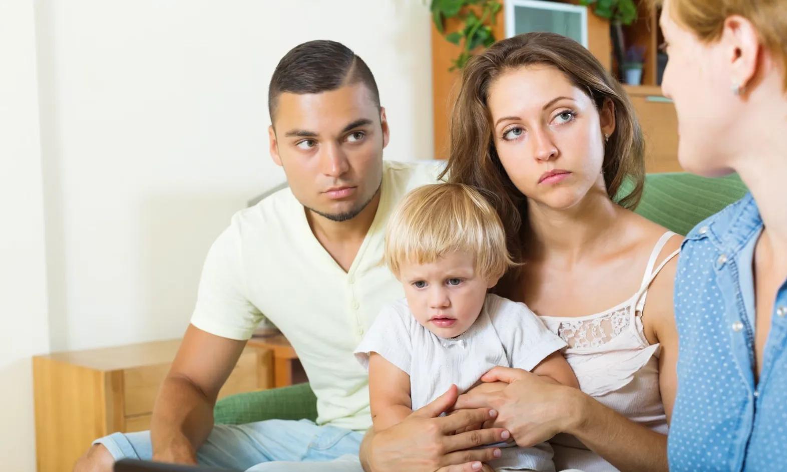 Êtes-vous un parent anxieux ? Voici 8 stratégies éprouvées pour apaiser l’inquiétude