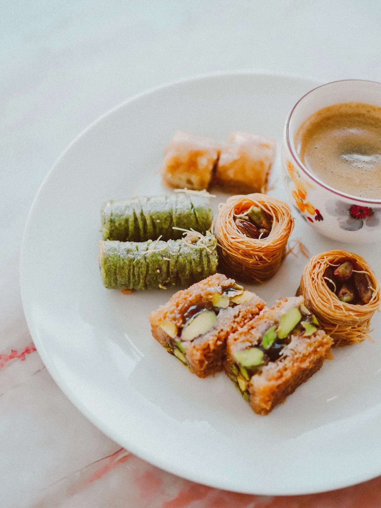 Savourez la pâtisserie turque: du baklava aux gâteaux orientaux