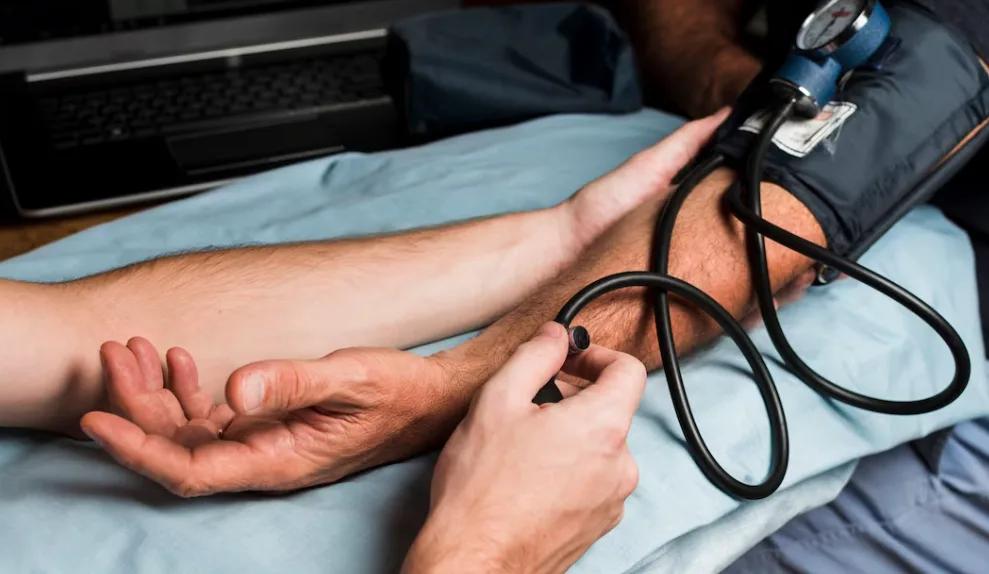 Comment le manque de sommeil contribue à l’hypertension artérielle