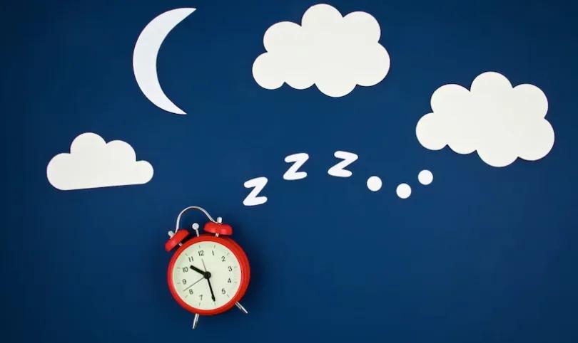 Combien d’heures de sommeil par nuit selon votre âge : guide pour un sommeil réparateur