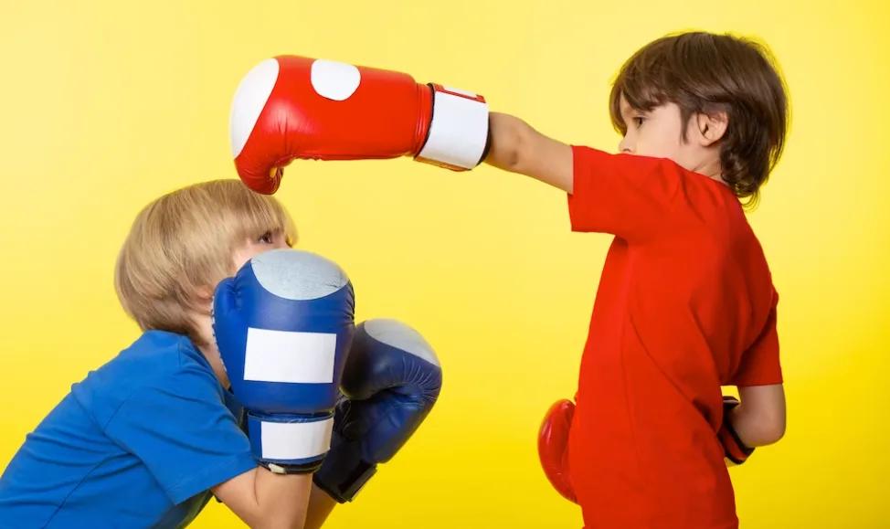 Les coups chez les tout-petits : Pourquoi cela se produit-il et comment y mettre fin ?