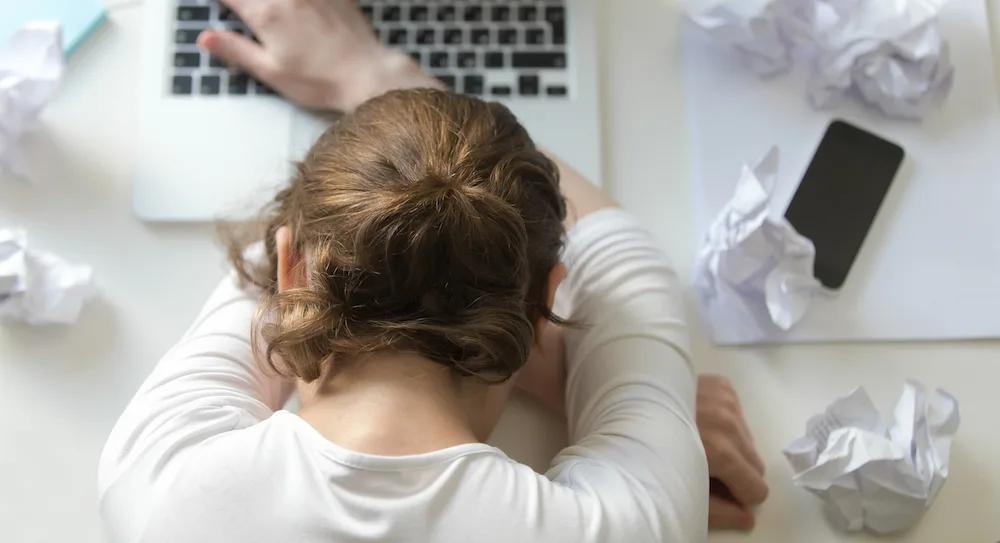 Les 12 étapes du burn-out : les étapes clés et leur durée