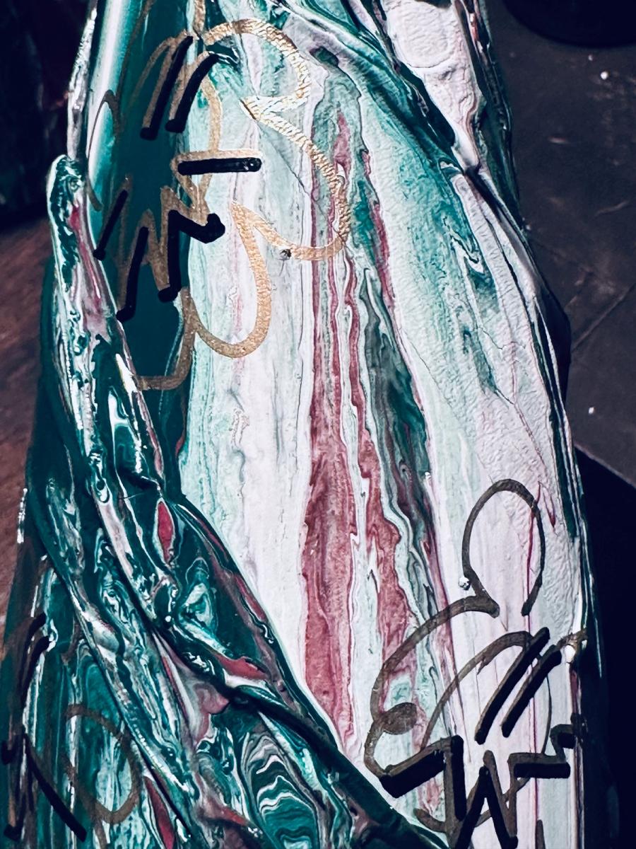 Dope Wine – Detail Art of the Bottle