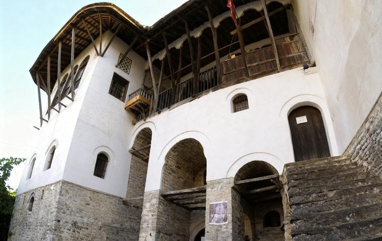 Skenduli House