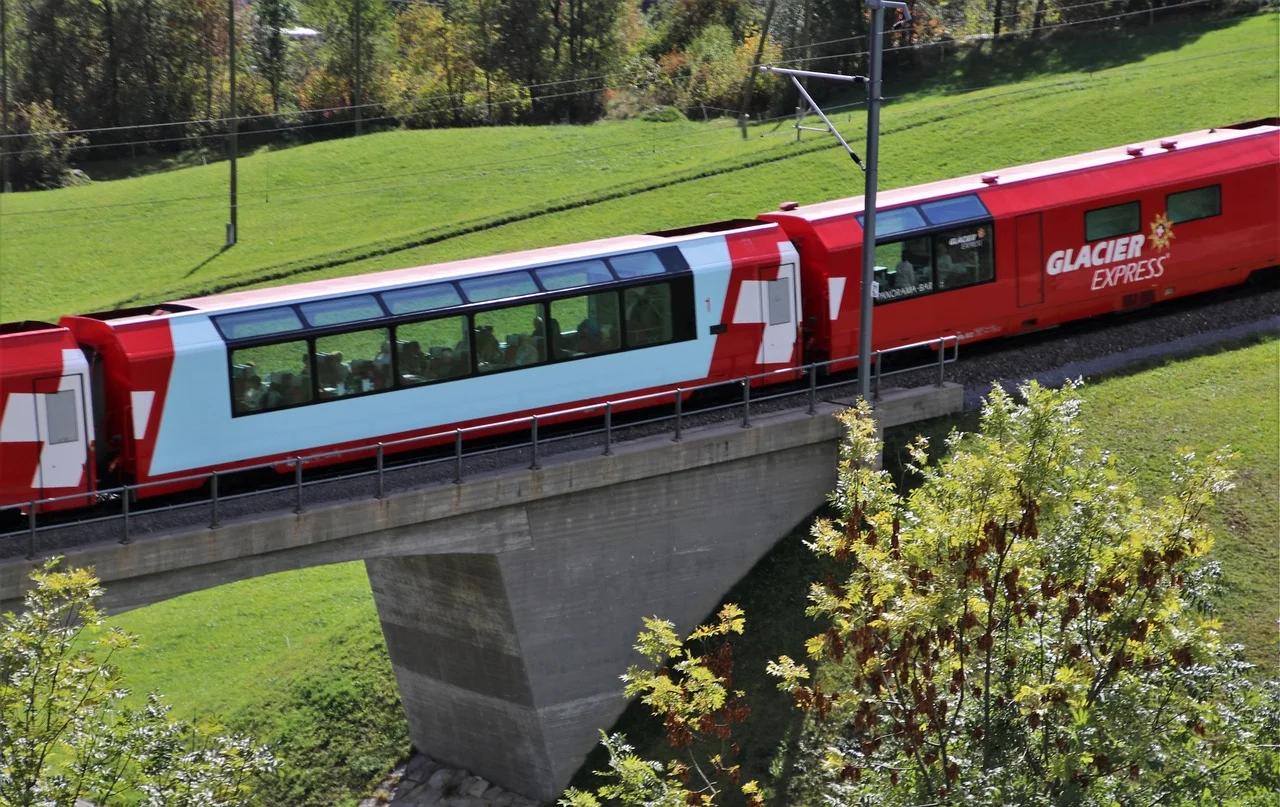 Train, Dynamic, Quick image