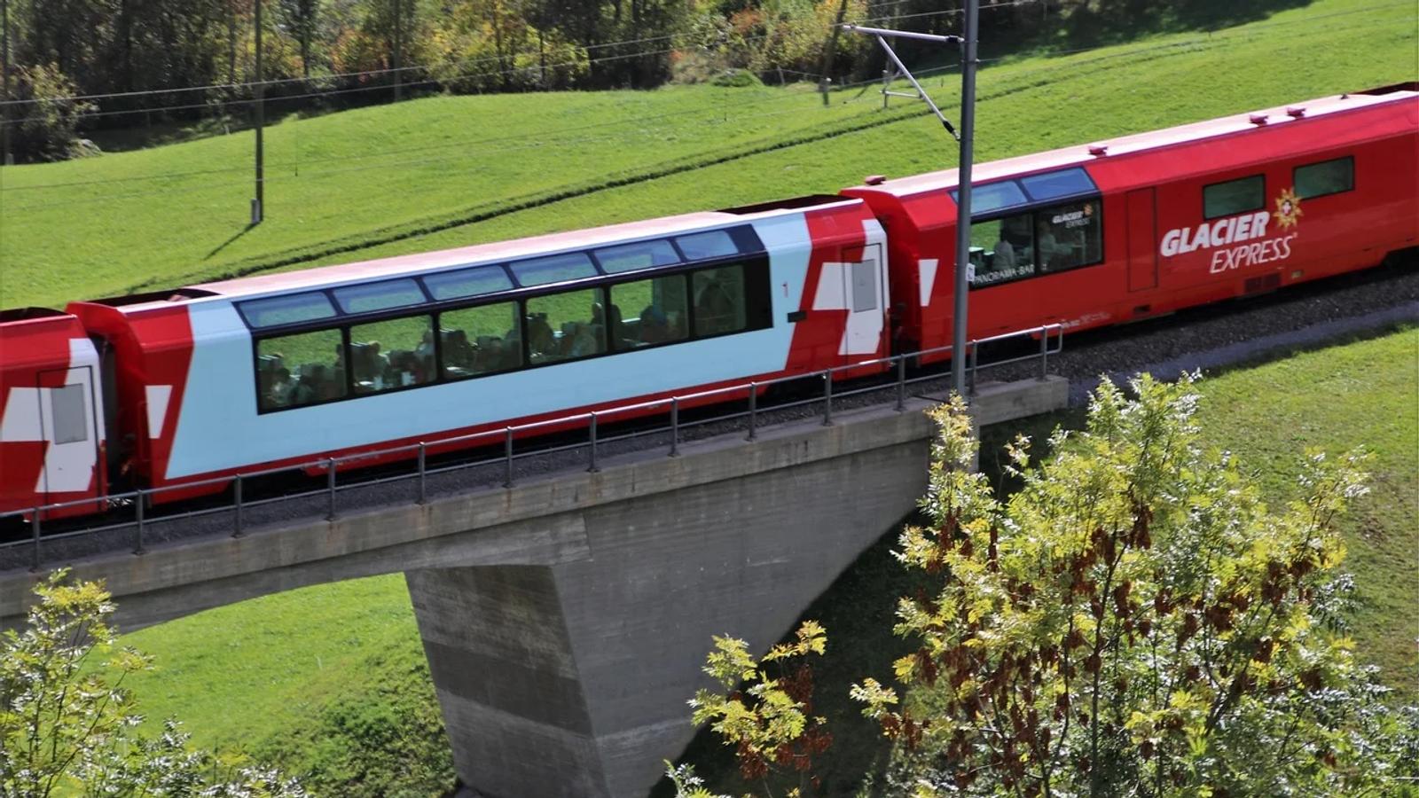 Train, Dynamic, Quick image