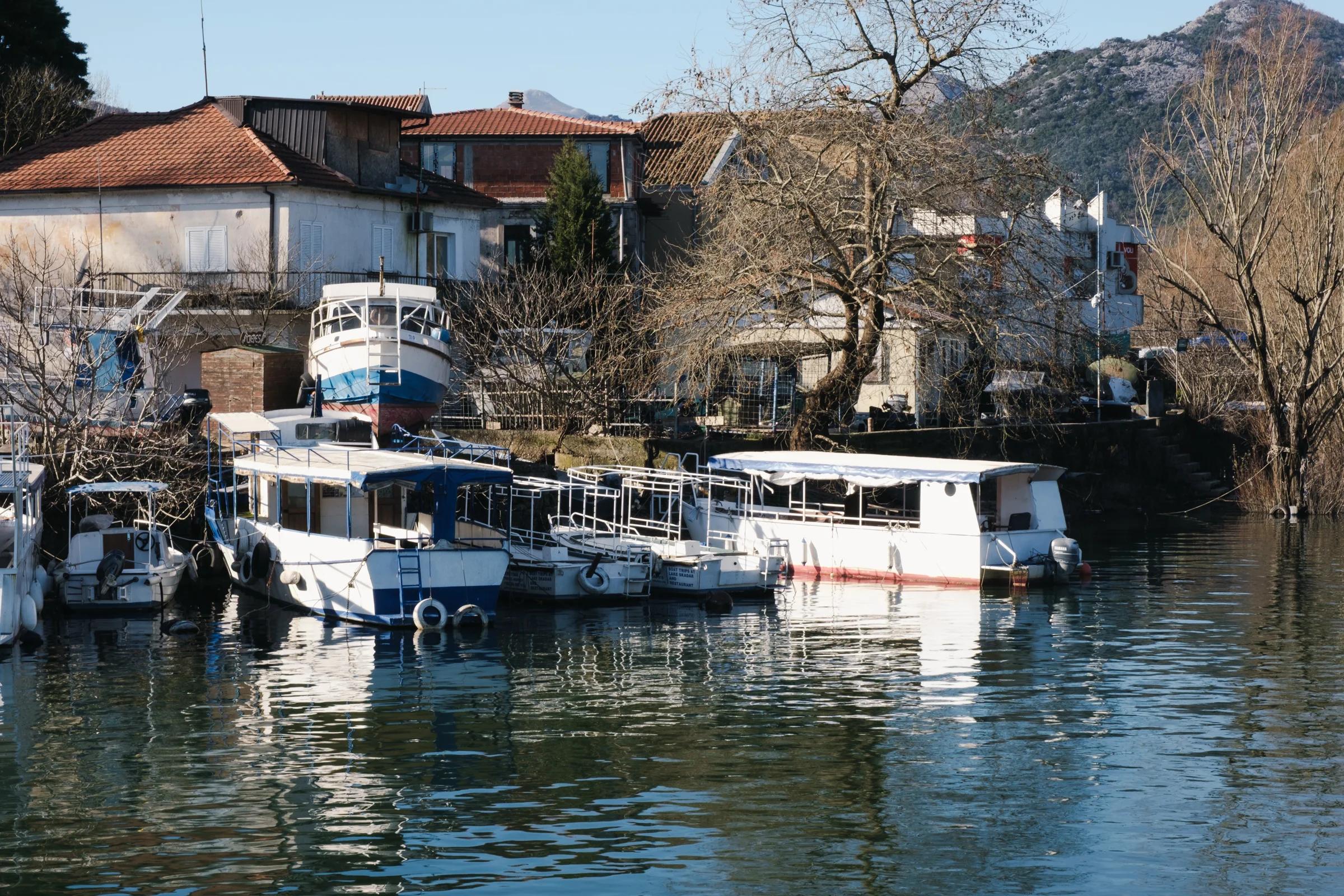 skadar boats