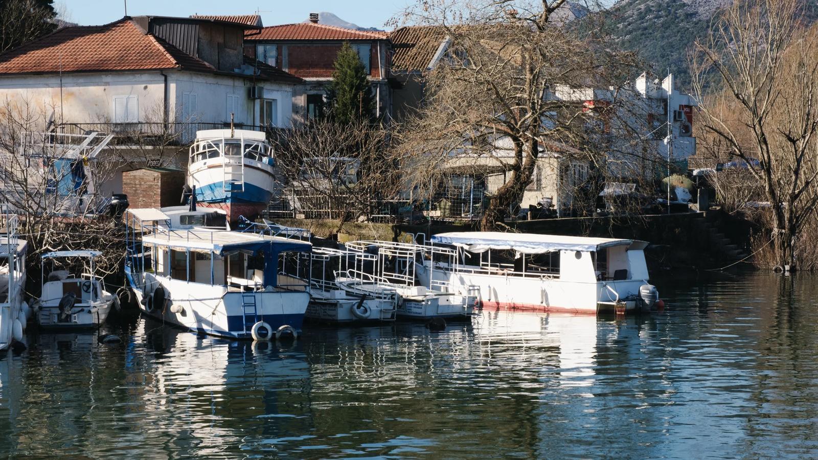 skadar boats