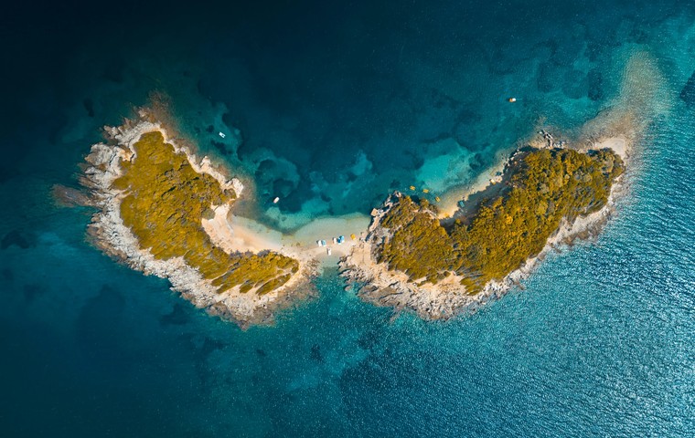 Albania vs Greece for a Beach Vacation: An Honest Price, Beach & Logistics Comparison