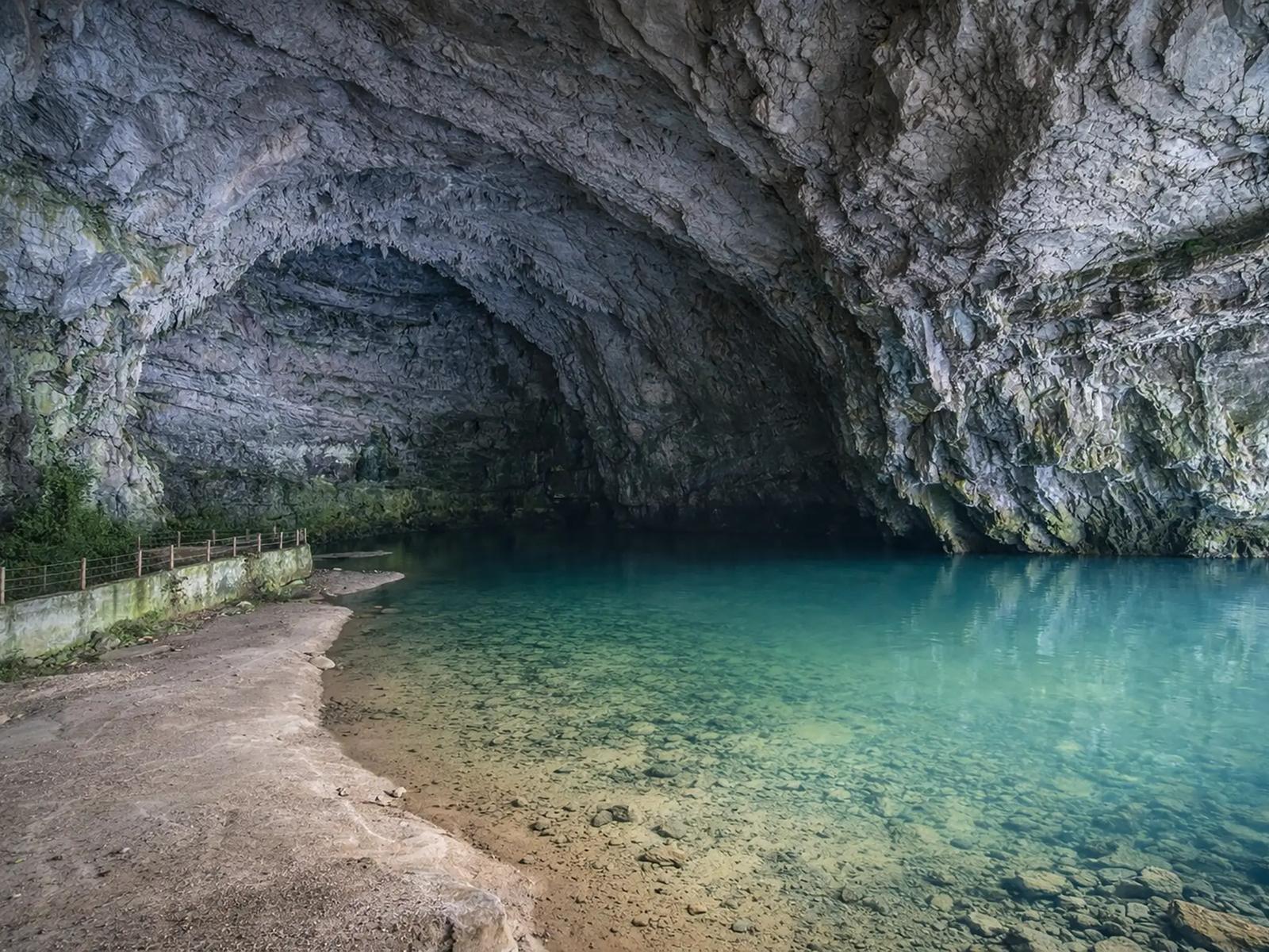 Planina Cave