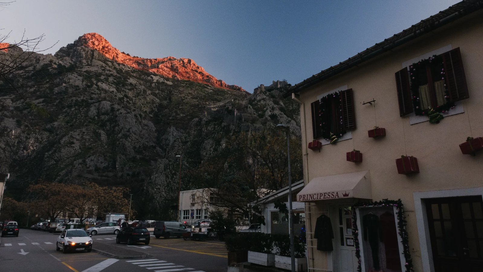 Туристический сбор и «Белый картон» в Черногории: как зарегистрироваться и не получить штраф