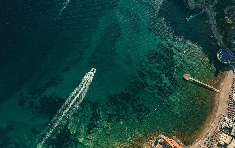 ТОП-10 пляжей Черногории с «Голубым флагом»: где самая чистая вода