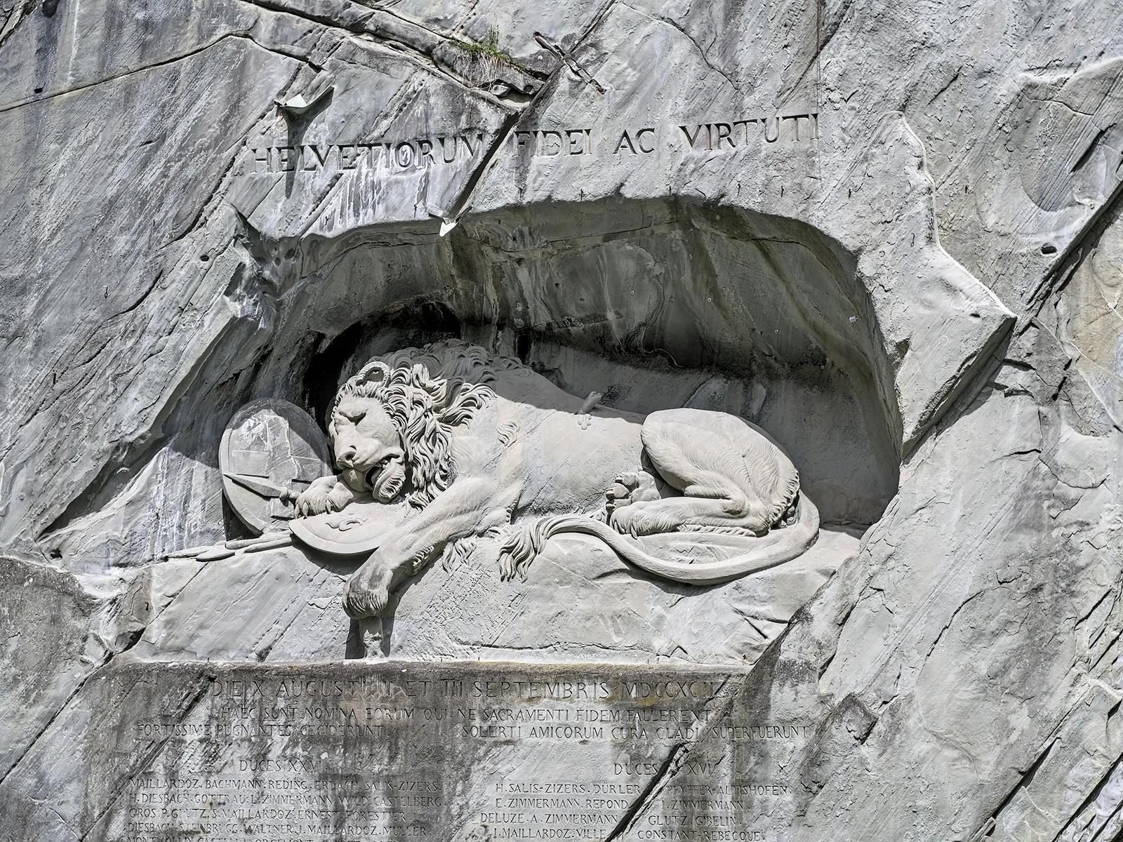 Монумент «Умирающий лев»